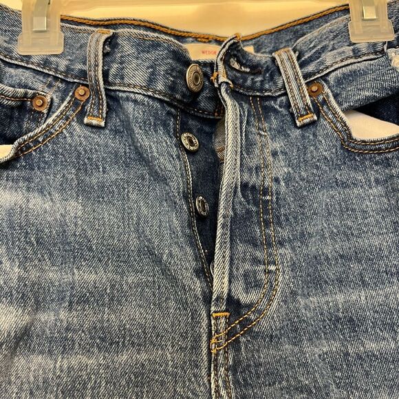 Levi’s Wedgie Button Fly Distressed Straight Jeans - Picture 3 of 7